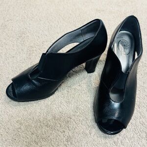 Life Stride: Carla peep toe bootie